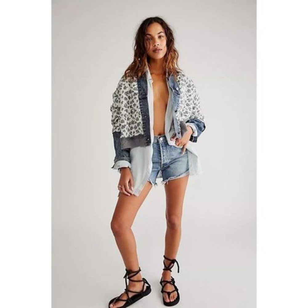 Free People Cropped Denim & Floral Print Jacket in Blue and White - Picture 2 of 16